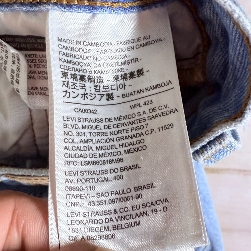 Levi's 501 Jeans. 31x26 distressed - Picture 6 of 11